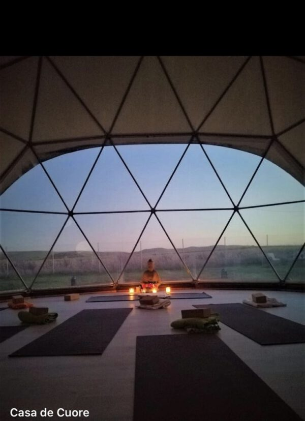 Yoga Dome Casa de Cuore bei Sonnenuntergang